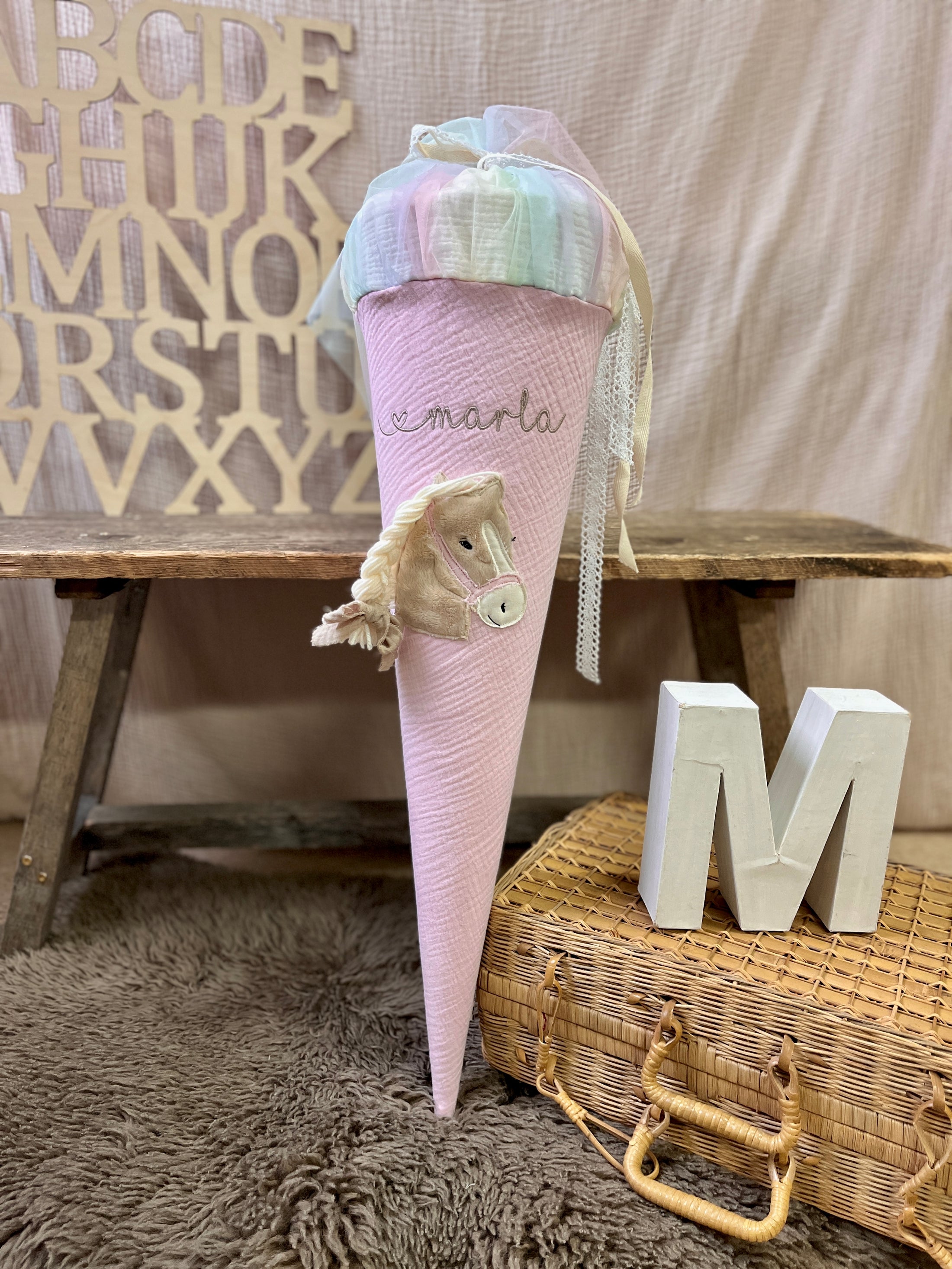 SALE% Schultüte PFERD - Hellrosa / Regenbogentüll mit Name „MARLA“