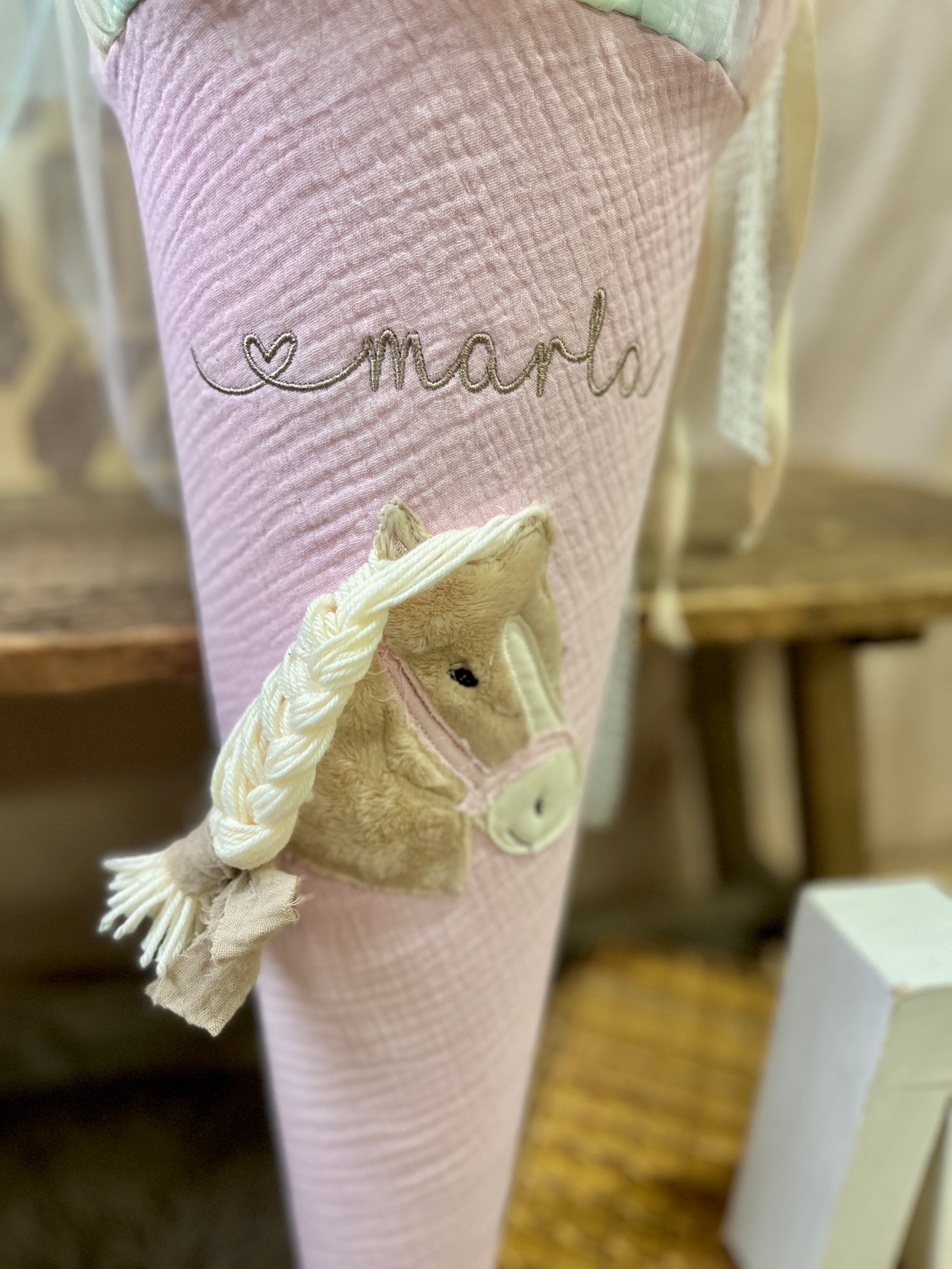 SALE% Schultüte PFERD - Hellrosa / Regenbogentüll mit Name „MARLA“