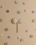 Bild in Galerie-Betrachter laden, Cake Topper „one“ Motivstecker Daisy Blume zum 1. Geburtstag