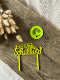 Bild in Galerie-Betrachter laden, Cake Topper | Motivstecker HURRA Schulkind bunt | als Tortendeko oder Steckfigur für den Geburtstagskranz