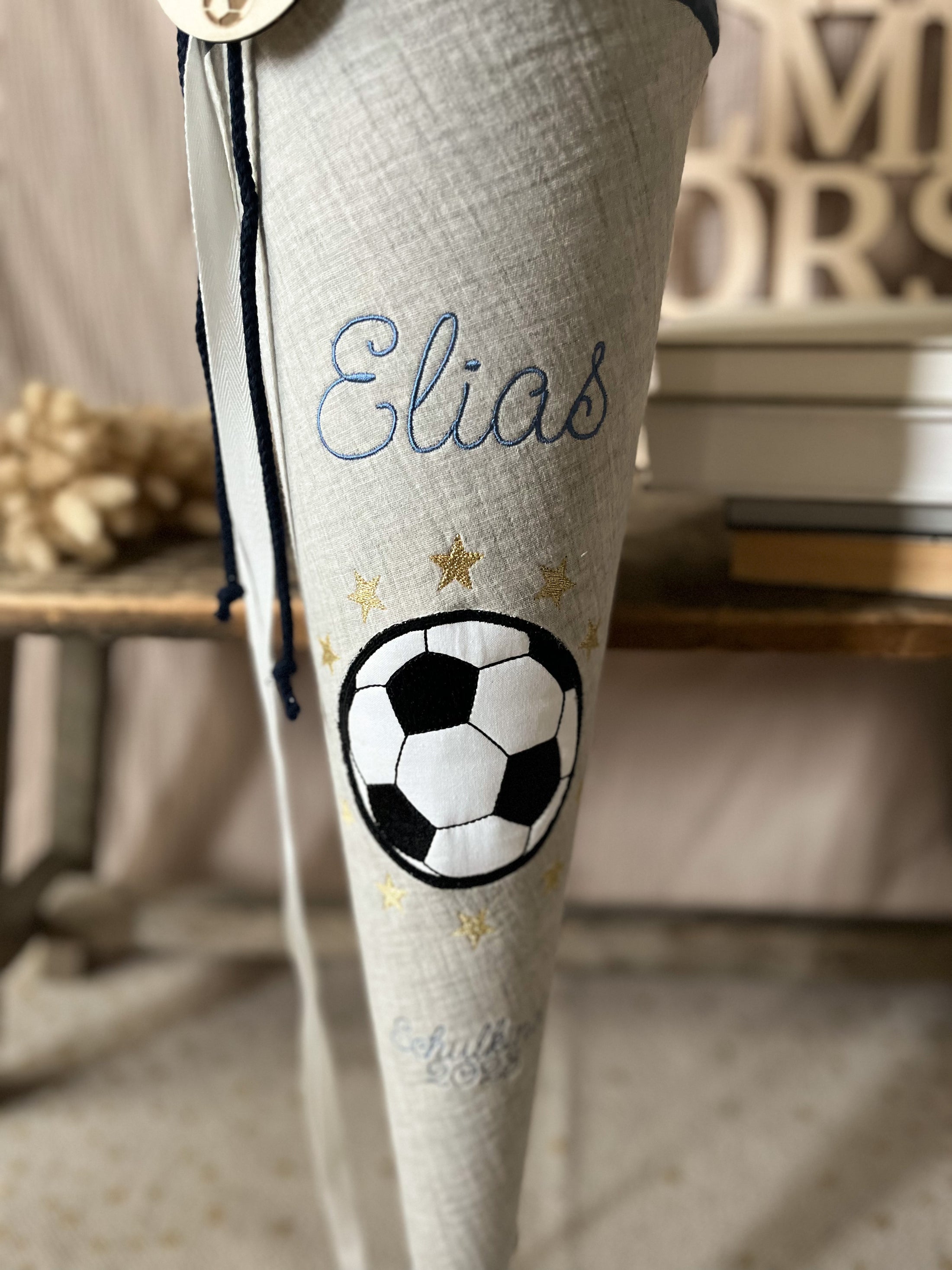 Schultüte Fußball mit Sternen | Musselin Hellgrau Melange | Fußball Stickerei mit goldenen Sternen | Optional mit Name