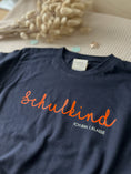 Bild in Galerie-Betrachter laden, Shirt SCHULKIND zur Einschulung | Statement Shirt für Schulkinder | Schreibschrift