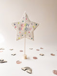 Bild in Galerie-Betrachter laden, Steckfigur Stern "HAPPY BIRTHDAY" | 100% Wollfilz | mit Stickerei in Neon Farben
