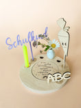 Bild in Galerie-Betrachter laden, Motivstecker SCHULKIND bunt oder Holz | Cake Topper Tortendeko zur Einschulung