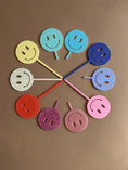 Bild in Galerie-Betrachter laden, Cake Topper / Motivstecker Smile bunt
