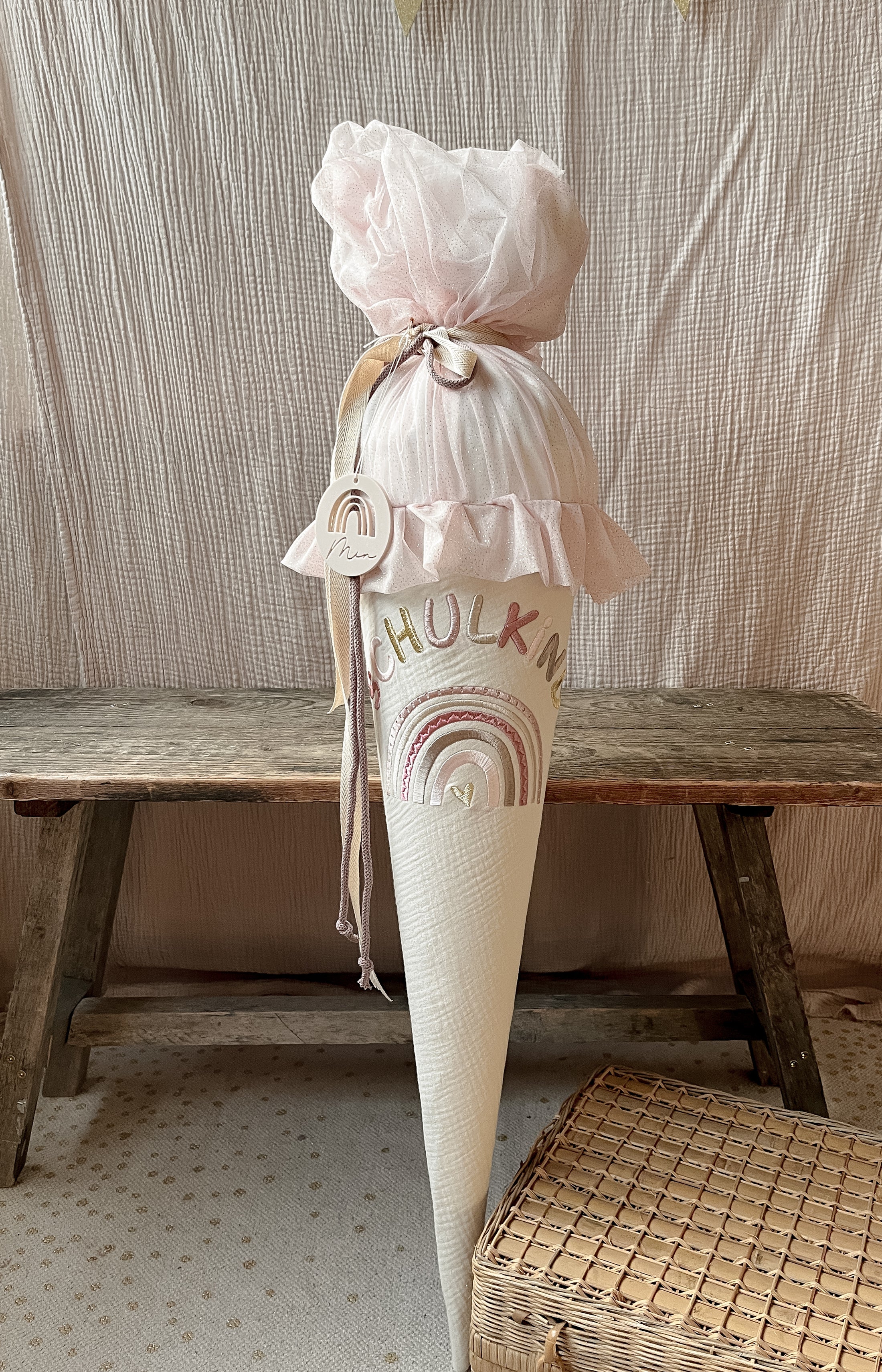 Schultüte Boho Regenbogen Stickerei mit bunter 3D Schrift | Musselin Natur & Apricot Glitzer Tüll mit Volant