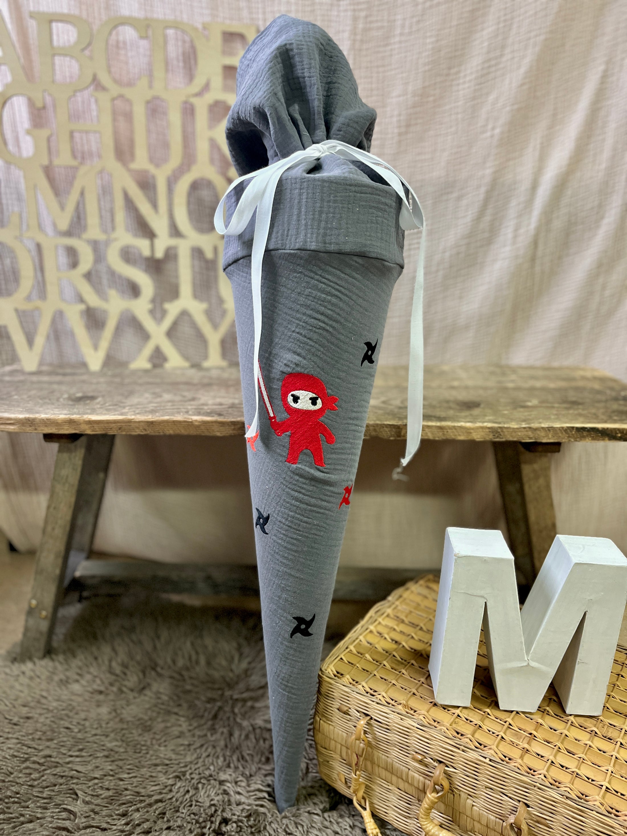 Schultüte Ninja | Musselin Dunkelgrau | Ninja in rot