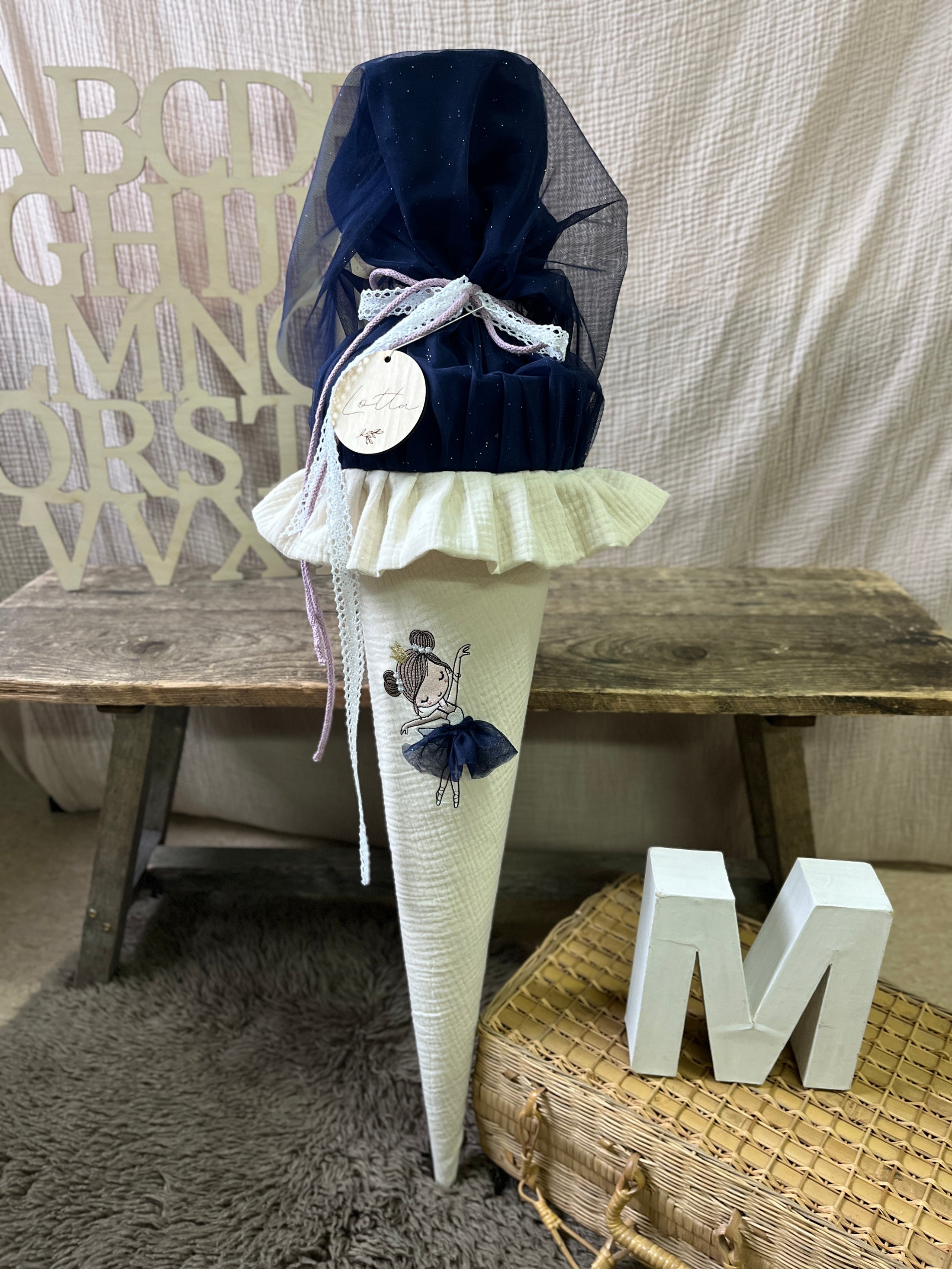 Schultüte BALLERINA Prinzessin mit Krone | Musselin Natur & Dunkelblauen Tüll