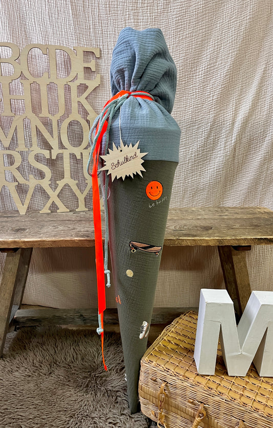 Schultüte MINI MOTIVE Sport | Musselin Khaki mit Verschluss in Eukalyptus | optional mit Name