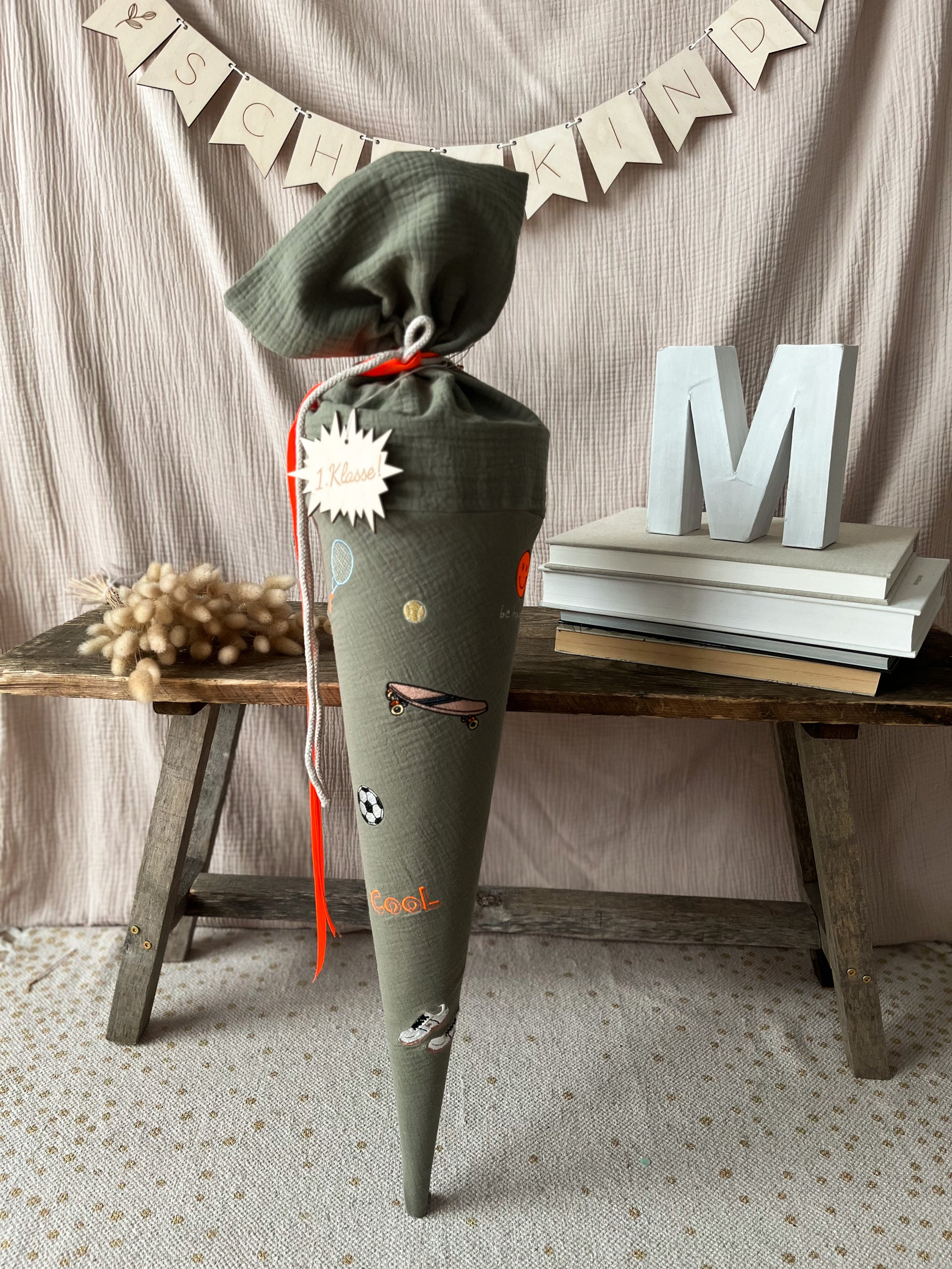 Schultüte MINI MOTIVE Sport | Musselin Khaki mit Neon Orange Details | optional mit Name