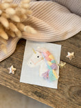 Bild in Galerie-Betrachter laden, Applikation Aufnäher Einhorn Kopf mit Trense & Regenbogenmähne aus Wolle