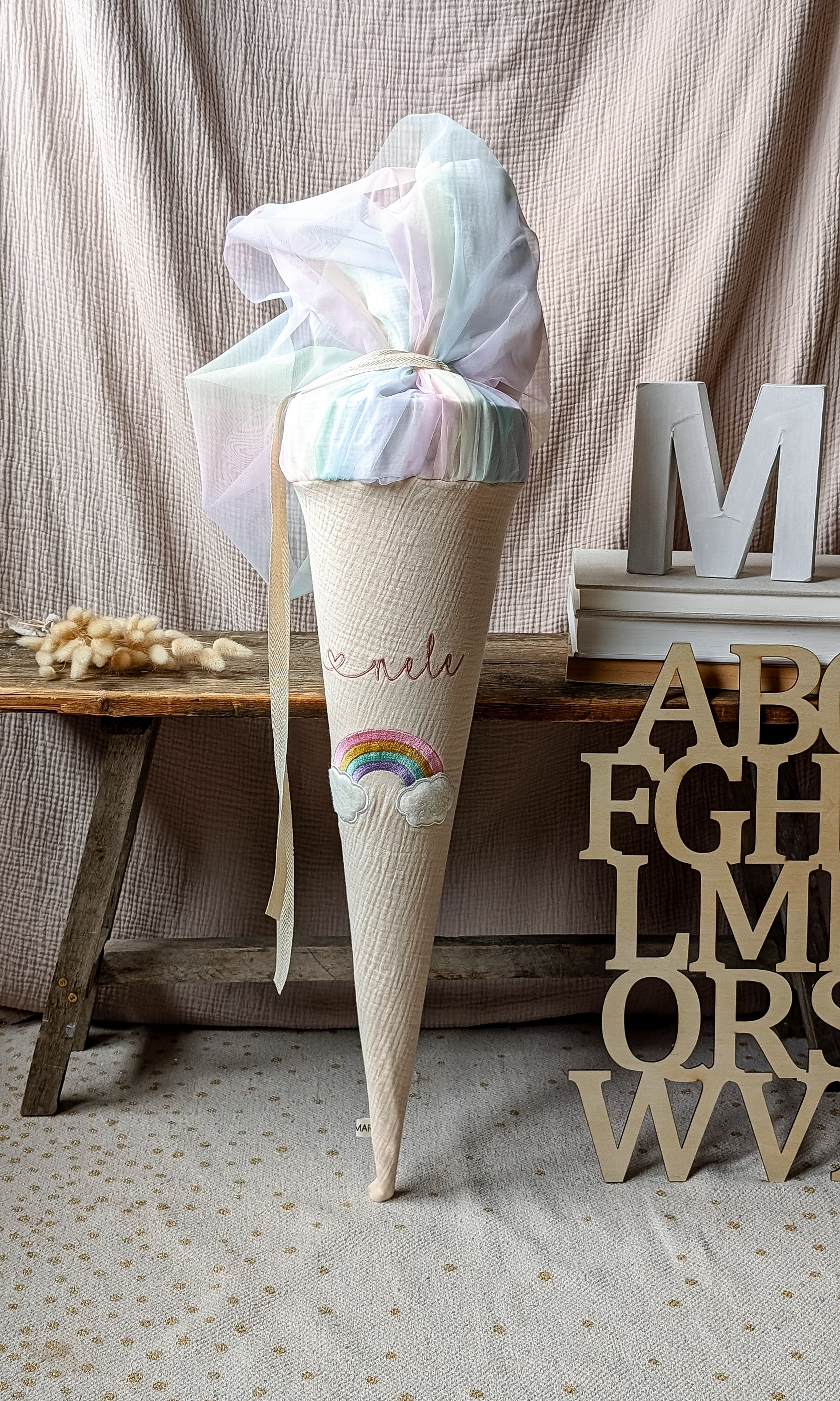 Schultüte Regenbogen mit Wolken aus Kuschelfell | Musselin Natur | Optional mit Name
