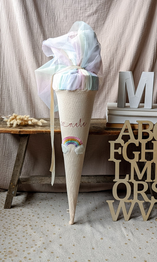 Schultüte Regenbogen mit Wolken aus Kuschelfell | Musselin Natur | Optional mit Name