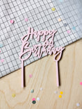 Bild in Galerie-Betrachter laden, Cake Topper HAPPY BIRTHDAY bunt oder Holz / Motivstecker für den Geburtstagskranz