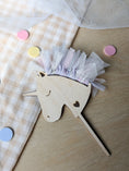 Bild in Galerie-Betrachter laden, Motivstecker Boho Einhorn mit Mähne aus Tüll | Cake Topper für Tortendeko