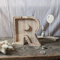 Bild in Galerie-Betrachter laden, Spardose Monogramm mit Name aus Holz