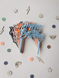 Bild in Galerie-Betrachter laden, Cake Topper HAPPY BIRTHDAY bunt oder Holz / Motivstecker für den Geburtstagskranz