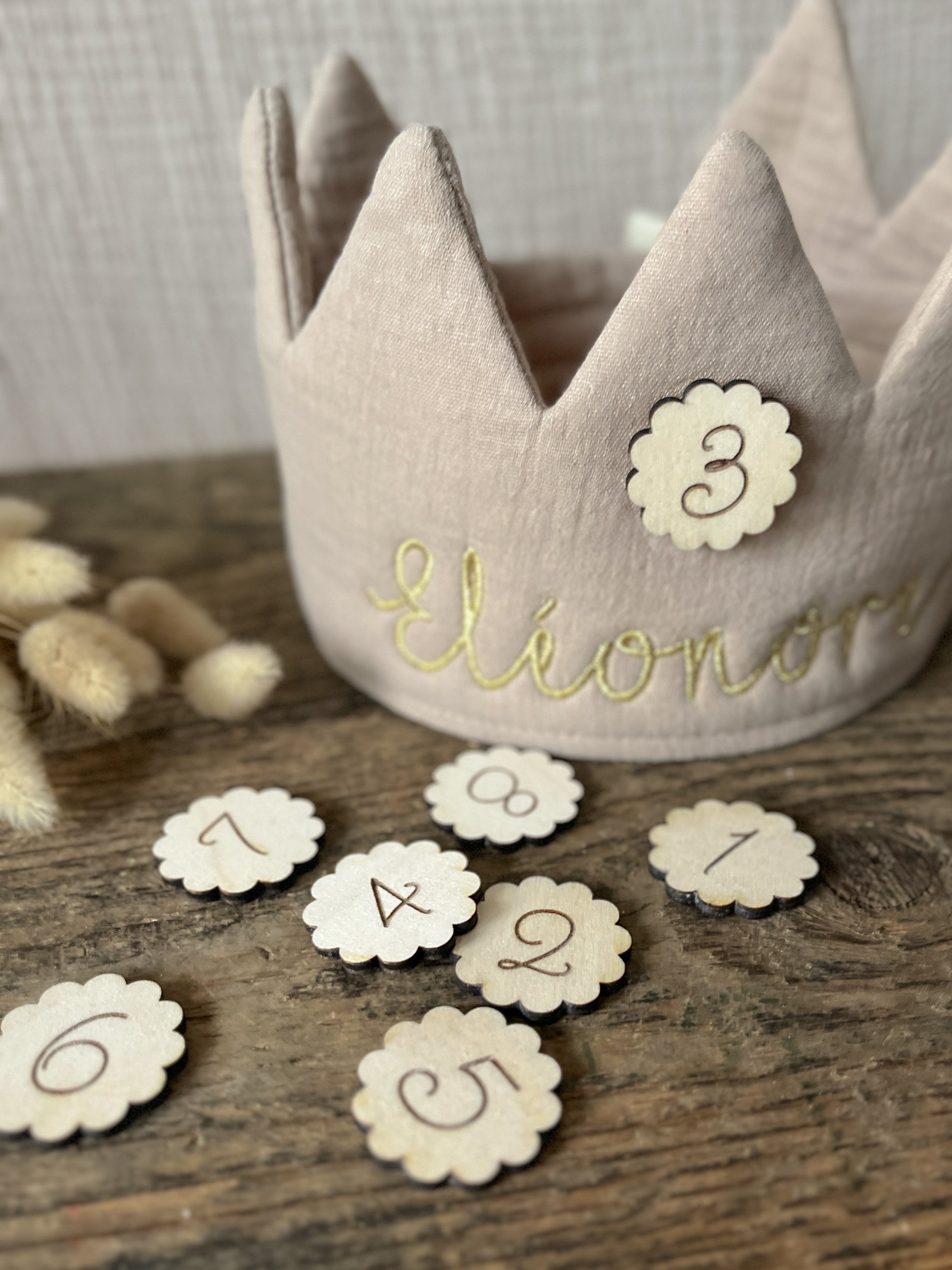 Zahlen für Geburtstagskrone | Zahlen Buttons aus Holz mit Wellenrand