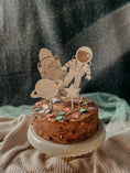 Bild in Galerie-Betrachter laden, Holzstecker Set /Cake Topper Weltraum Weltall Rakete Astronaut Planeten
