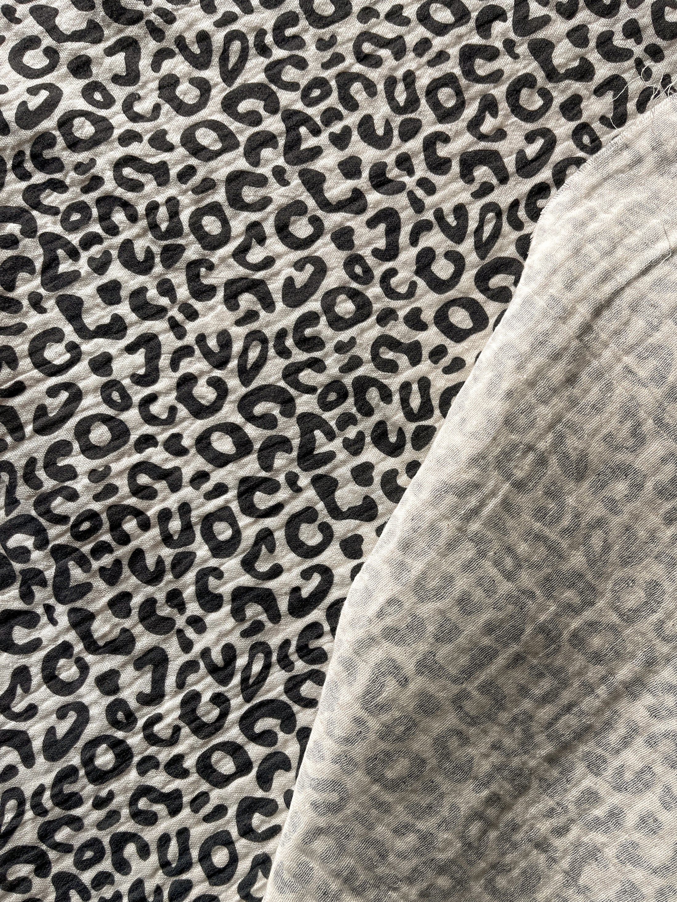 Musselinstoff Leoprint Schwarz-Sand | 100% Baumwolle | hejMARY Eigenproduktion