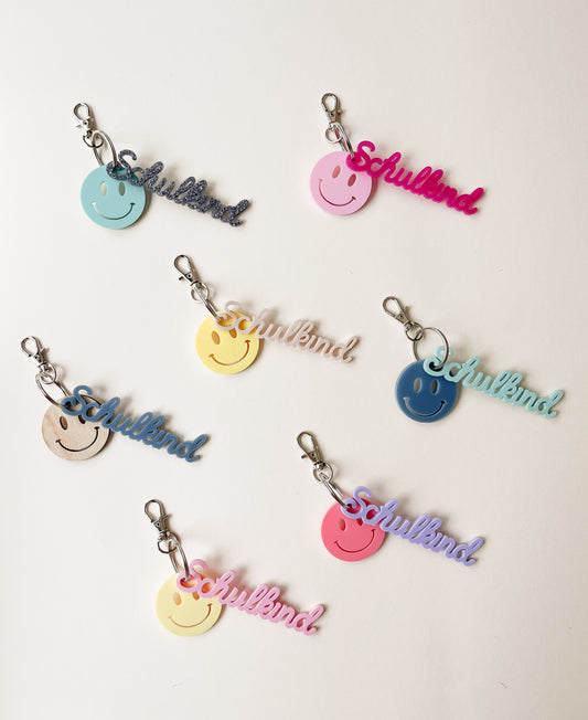 Schlüsselanhänger Schulkind & Smiley | Geschenk zur Einschulung | Bunt aus Acryl
