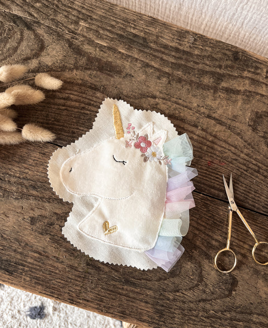 Applikation Aufnäher BOHO Einhorn / Patch mit Kuschlfell, Blumenkrone und Einhorn