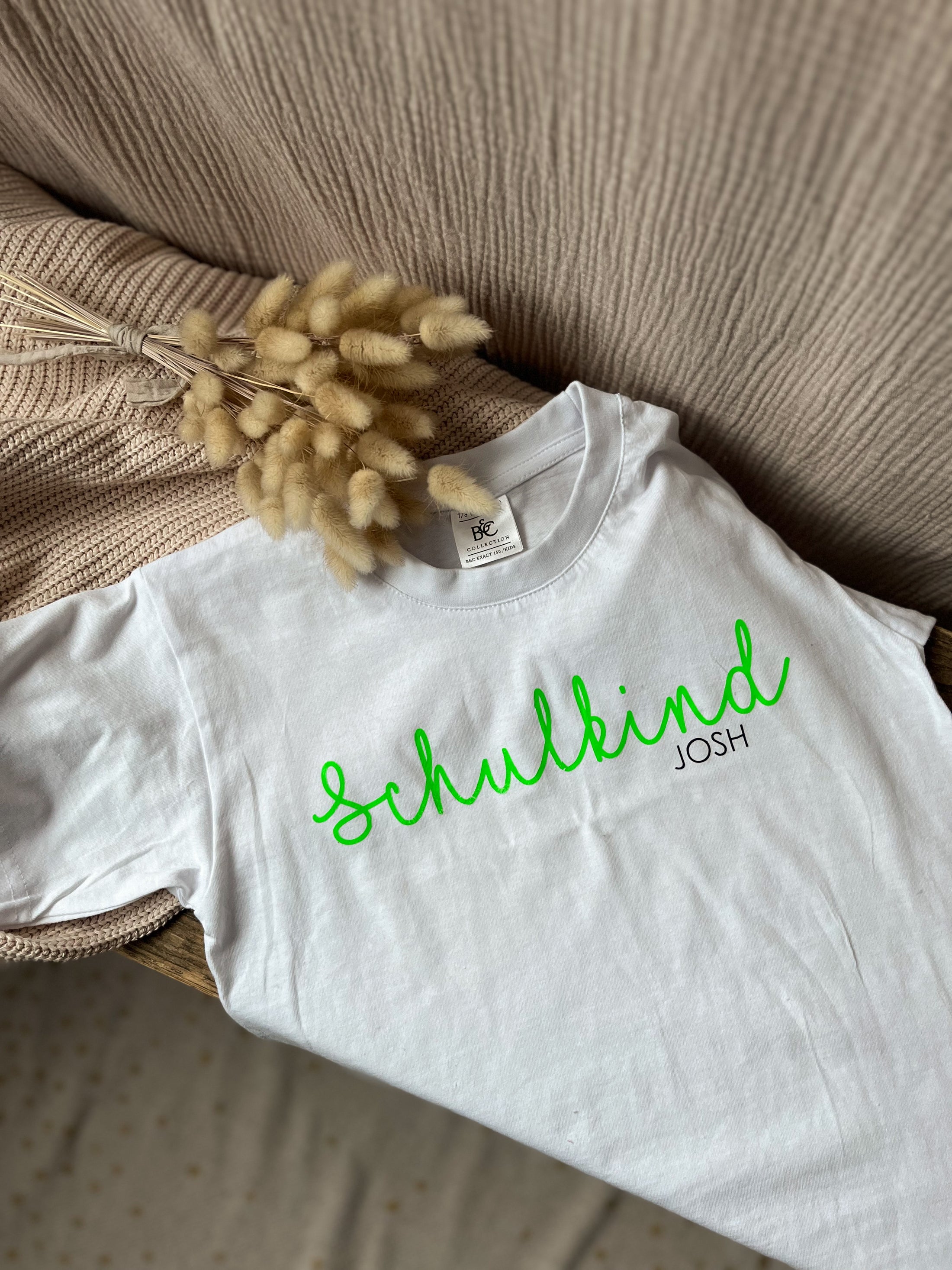 Shirt SCHULKIND mit Weiß mit Neon