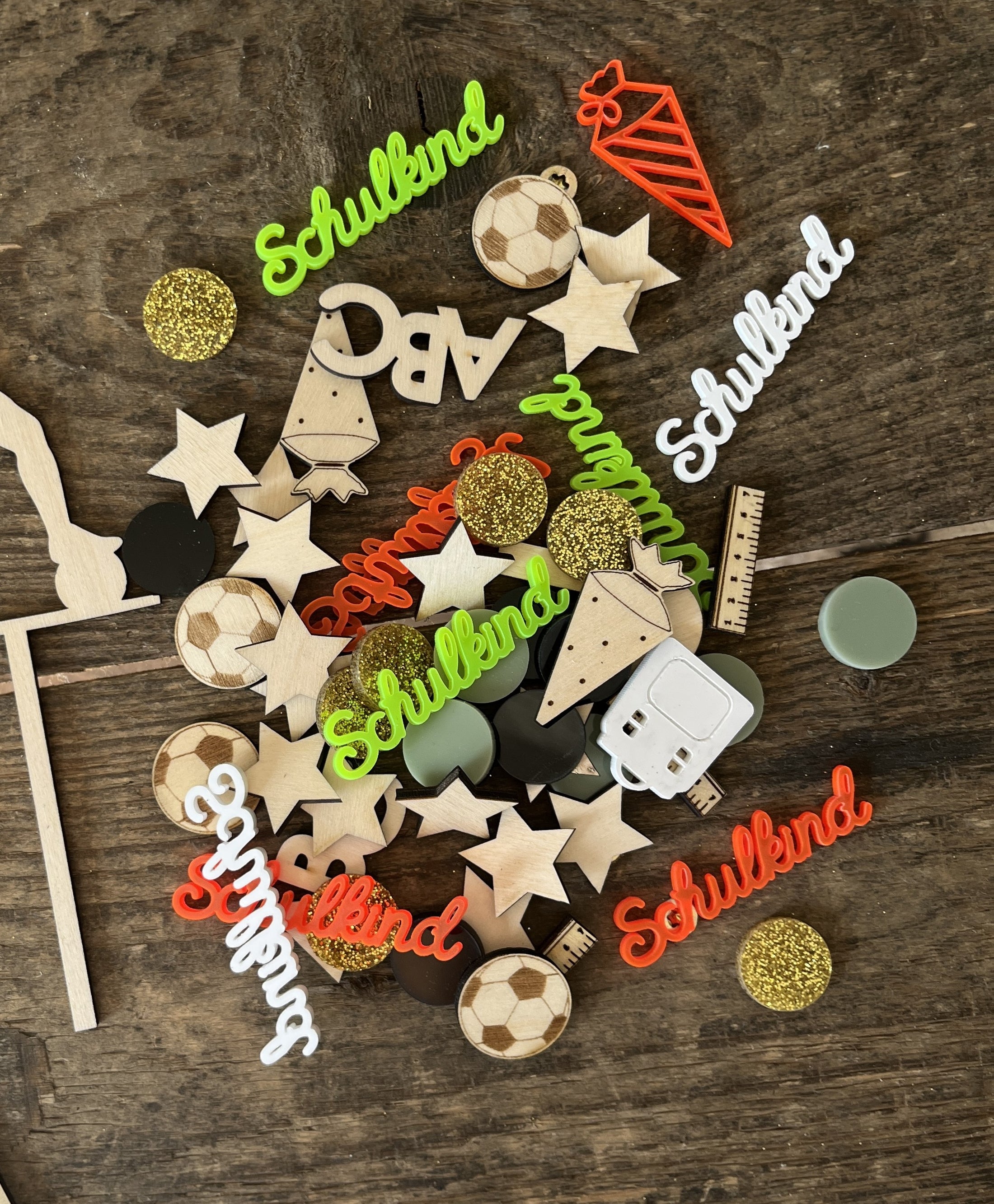 Nachhaltiges Konfetti Fußball | aus Holz | Tischdeko für Geburtstag oder Einschulung