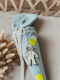 Bild in Galerie-Betrachter laden, Holzanhänger Astronaut
