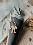 Bild in Galerie-Betrachter laden, Holzanhänger Astronaut
