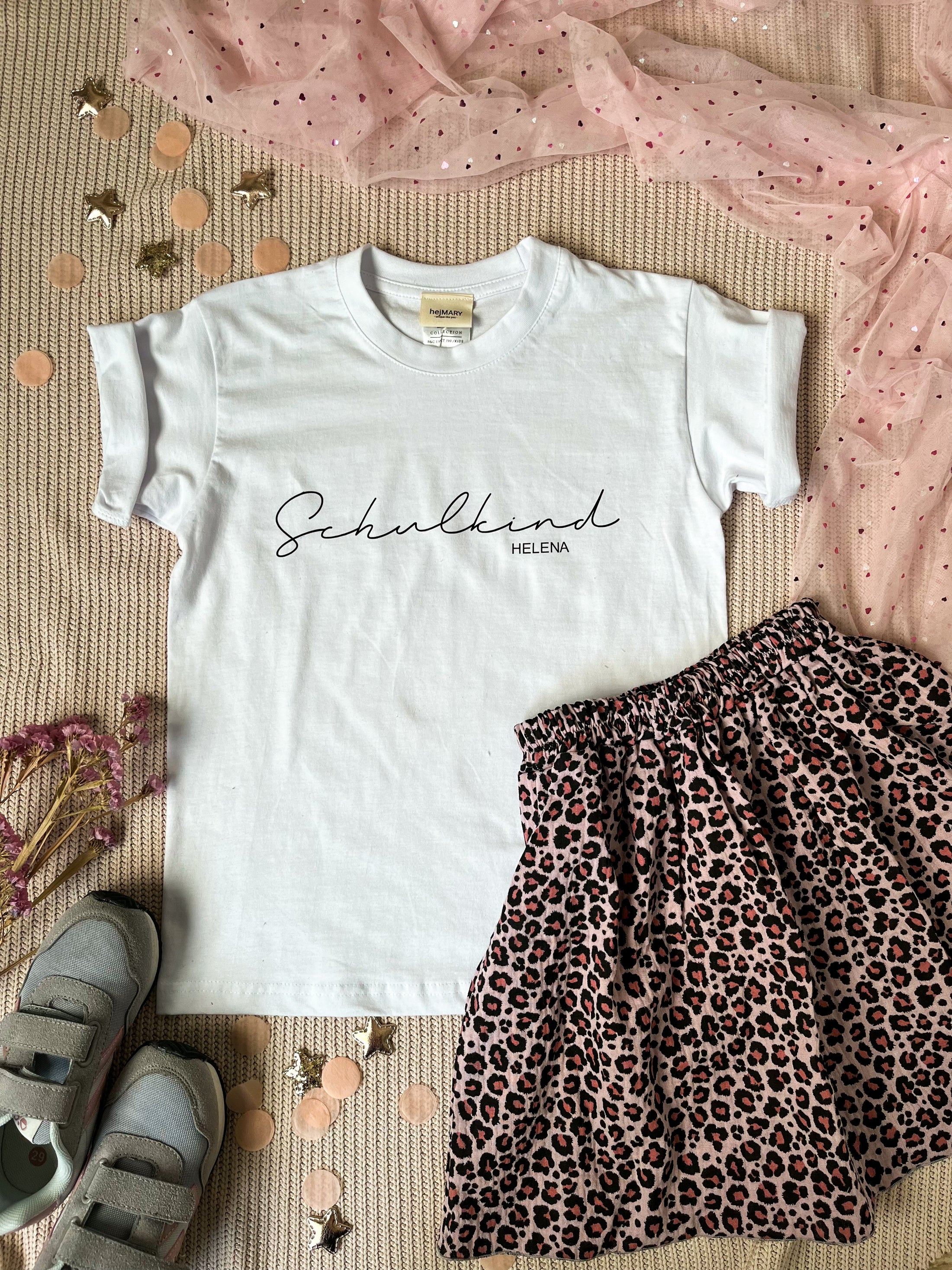 Shirt SCHULKIND weiß mit schwarzer Schrift