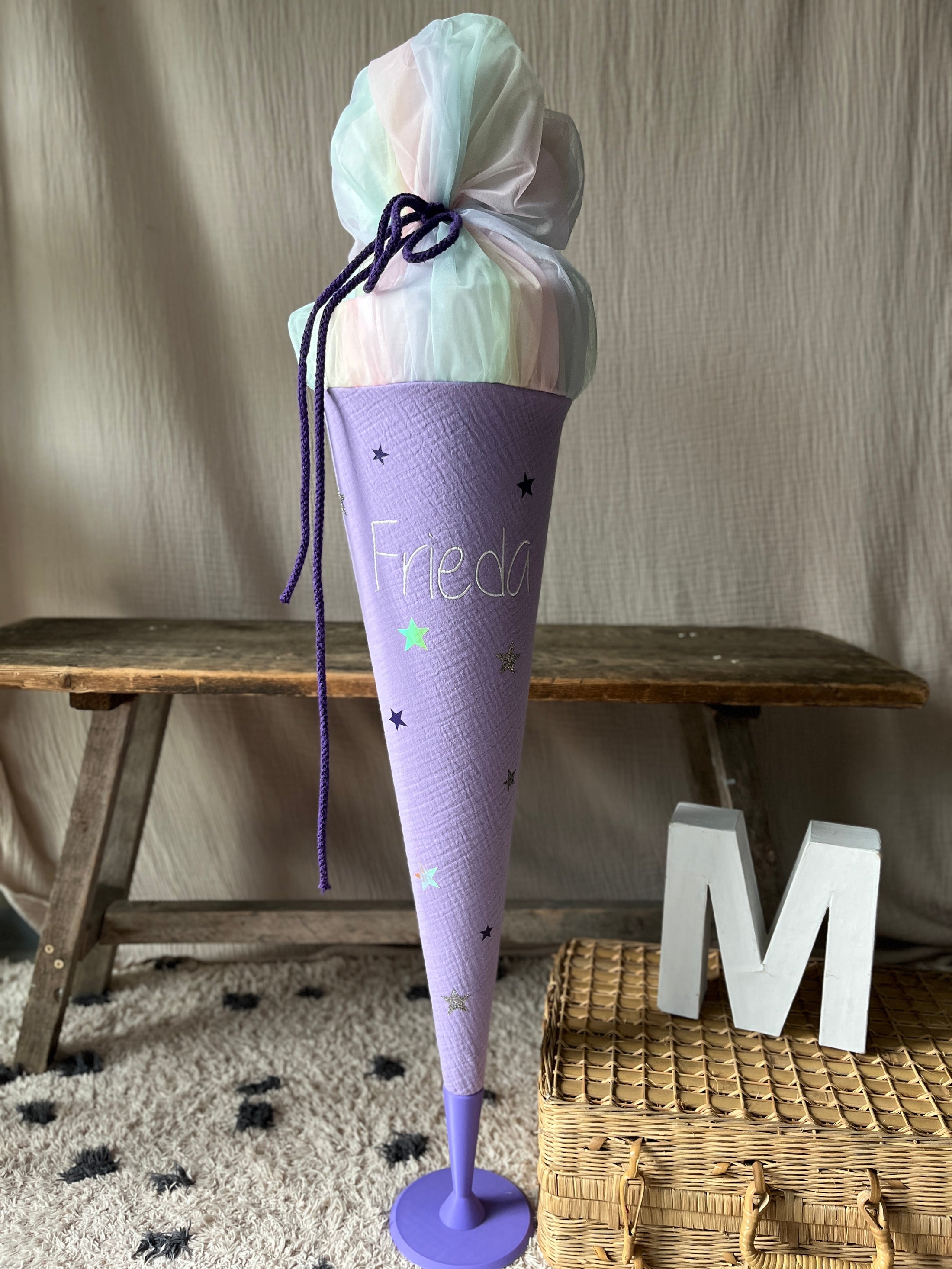 SALE% Schultüte Sternchen | Flieder und Regenbogentüll | Name „Frieda"