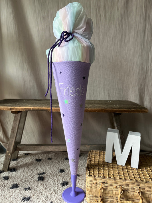 SALE% Schultüte Sternchen | Flieder und Regenbogentüll | Name „Frieda"