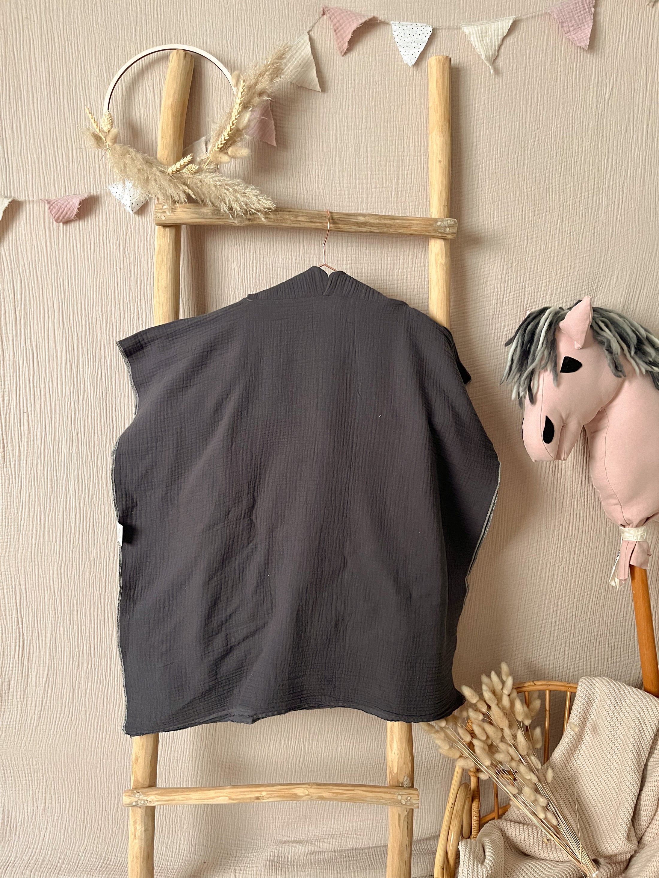Badeponcho aus Musselin in Anthrazit