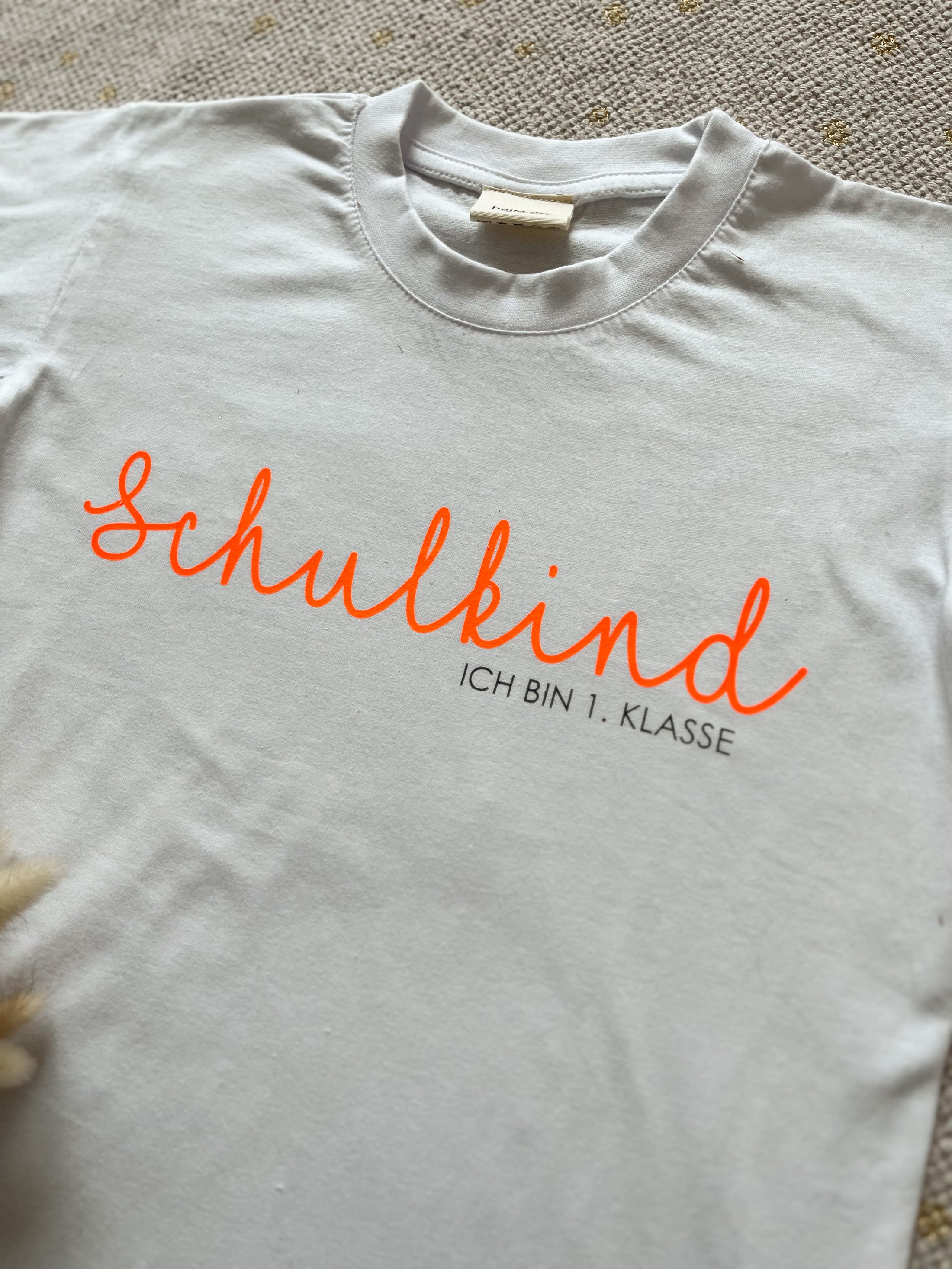 Shirt SCHULKIND mit Weiß mit Neon