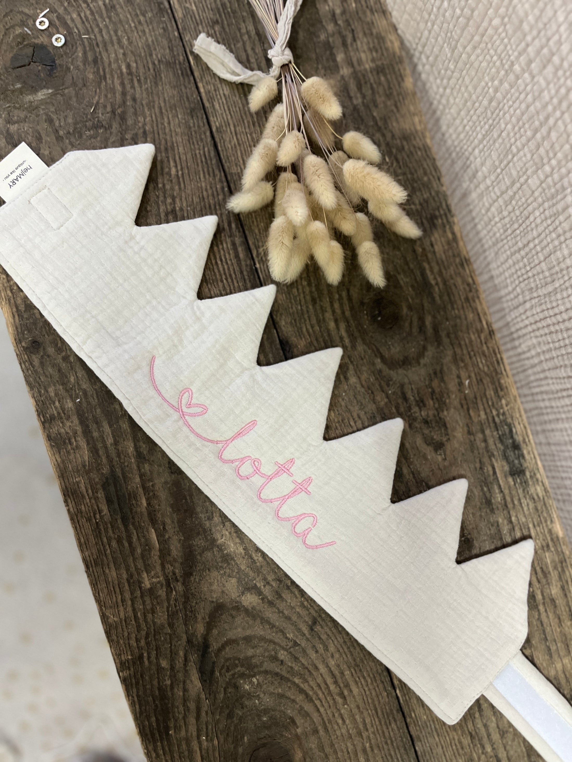 SALE% Geburtstagskrone | Musselin Natur | "Lotta" Stickerei in Rosa