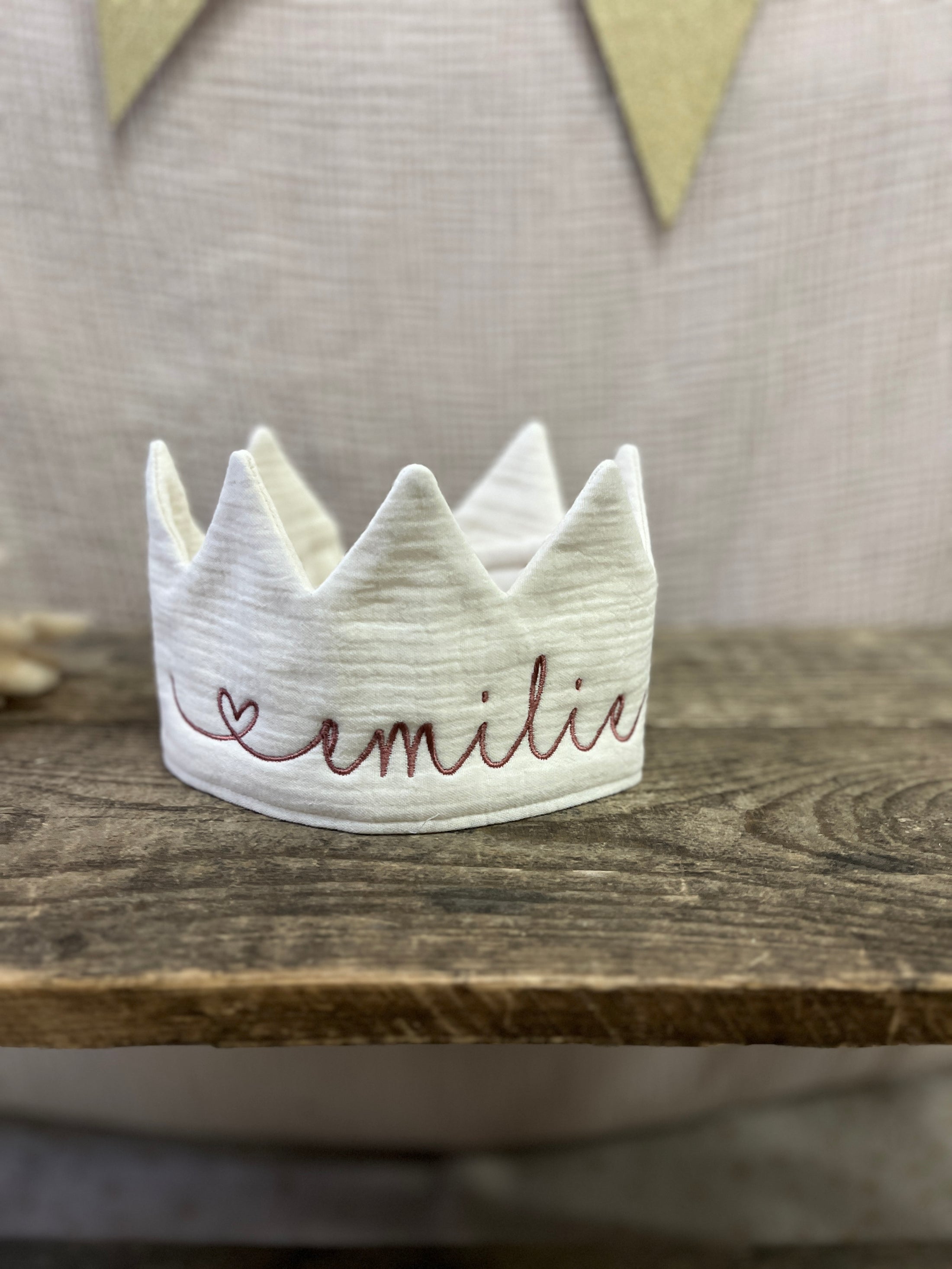 SALE% Geburtstagskrone | Musselin Natur | "Emilie" Stickerei in Rosenholz