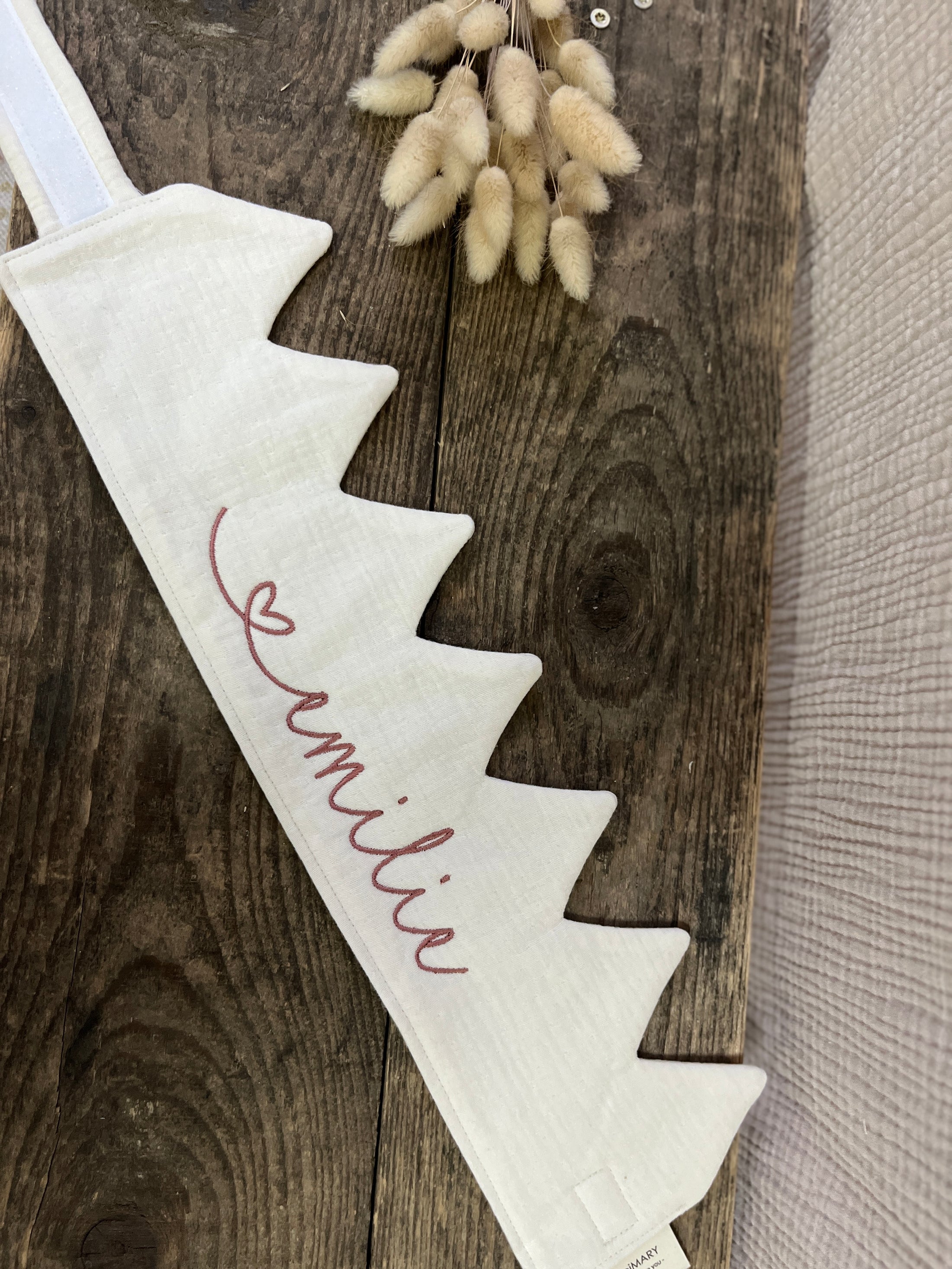 SALE% Geburtstagskrone | Musselin Natur | "Emilie" Stickerei in Rosenholz