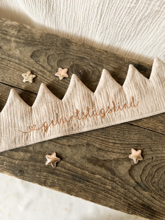 Geburtstagskrone Musselin Beige mit Stickerei GEBURTSTAGSKIND in Bronze