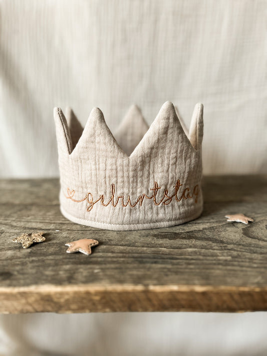 Geburtstagskrone Musselin Beige mit Stickerei GEBURTSTAGSKIND in Bronze