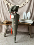 Bild in Galerie-Betrachter laden, Schultüte MINI MOTIVE Sport | Musselin Khaki mit Neon Orange Details | optional mit Name
