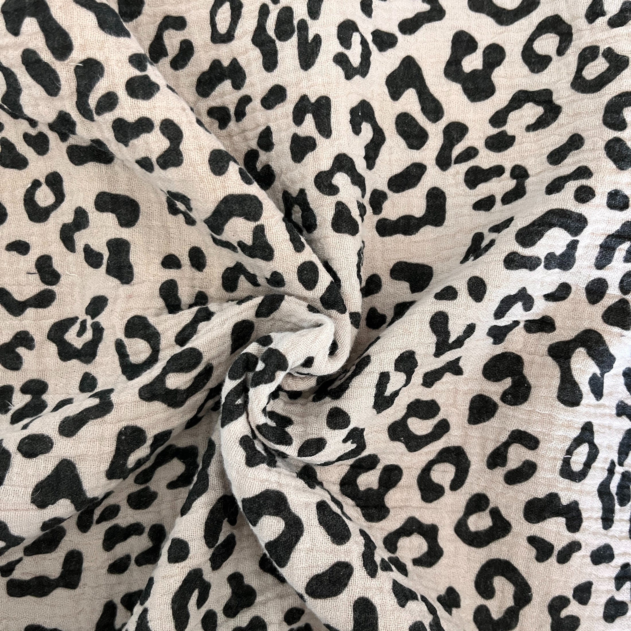 Musselinstoff Leoprint Schwarz-Sand | 100% Baumwolle | hejMARY Eigenproduktion