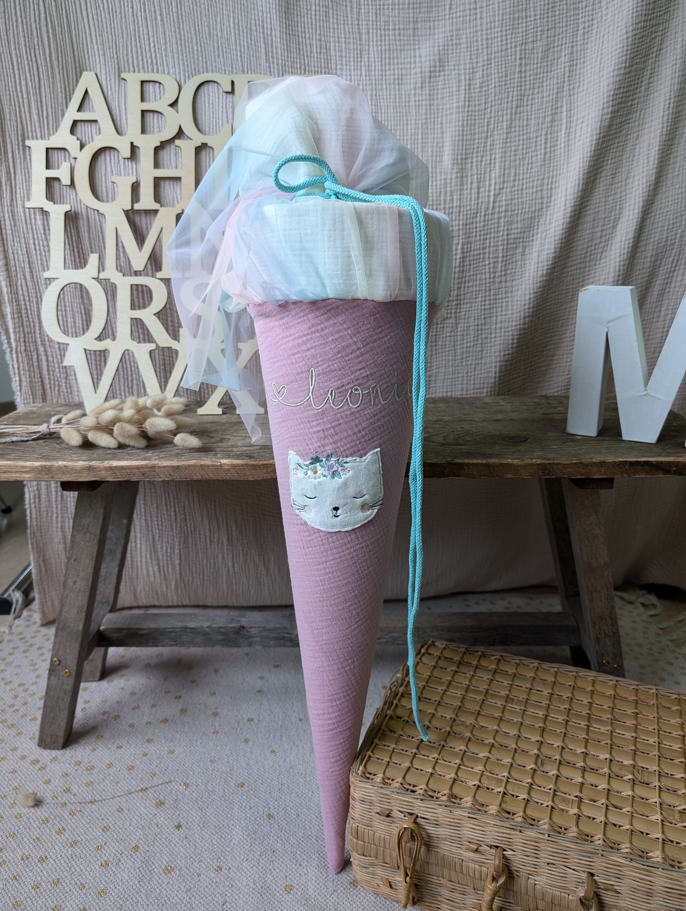 Schultüte Musselin Katze mit Blumenkranz