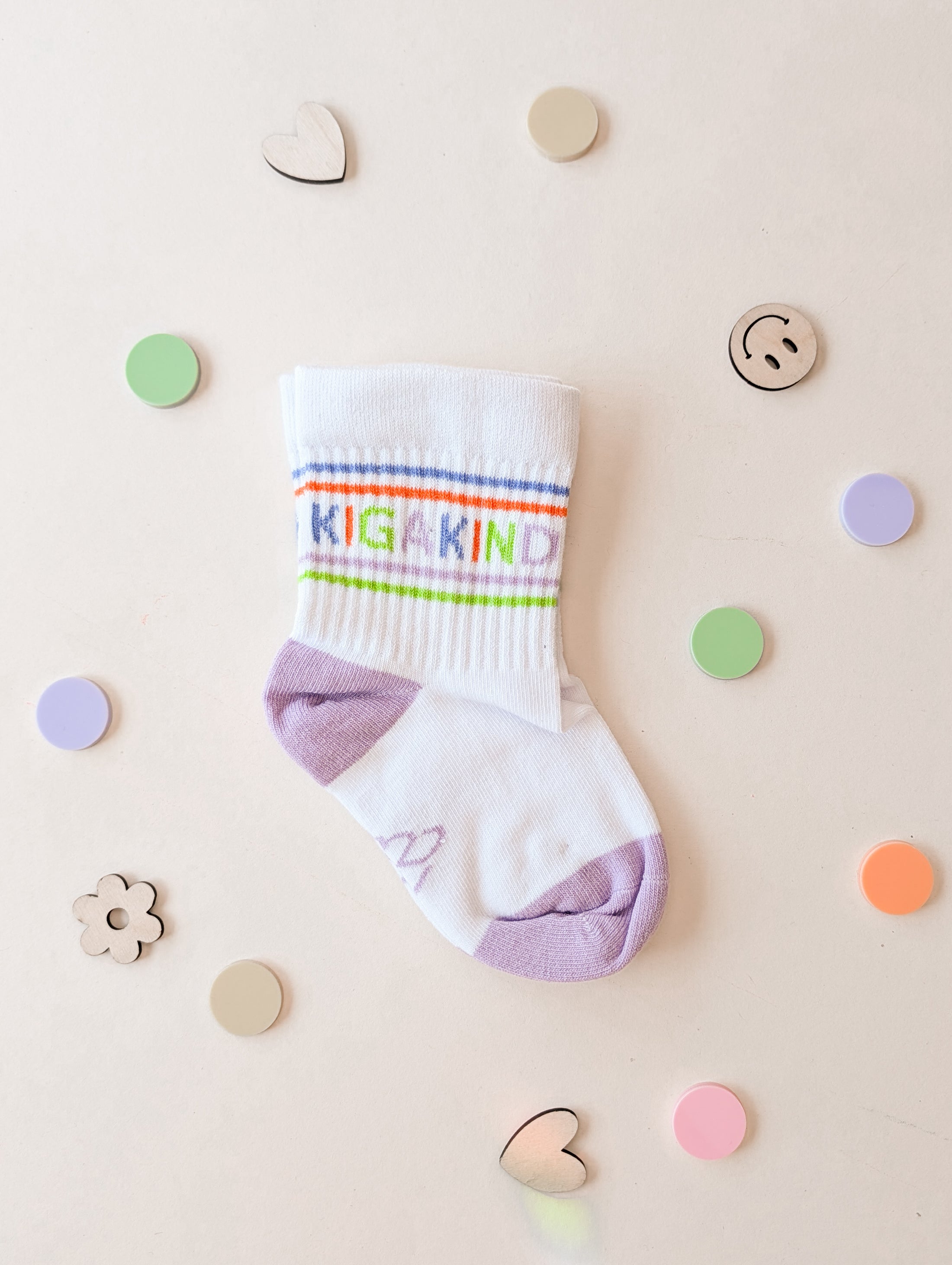 Kita-Kind Socken flieder zum Kindergarten