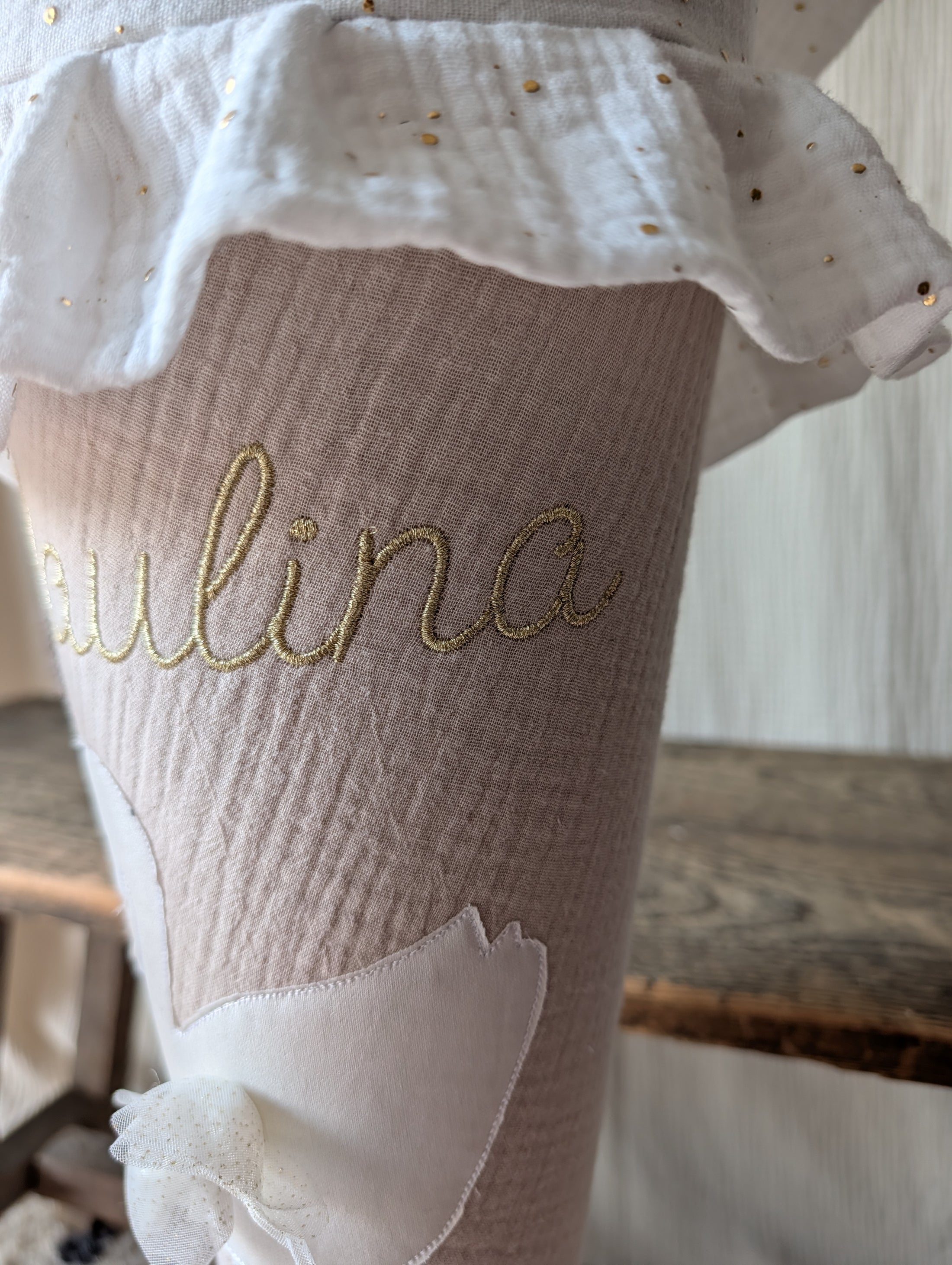 SALE% Schultüte Schwan in Natur und Ecru Gold mit Volant | mit Namensstickerei "Paulina" in gold