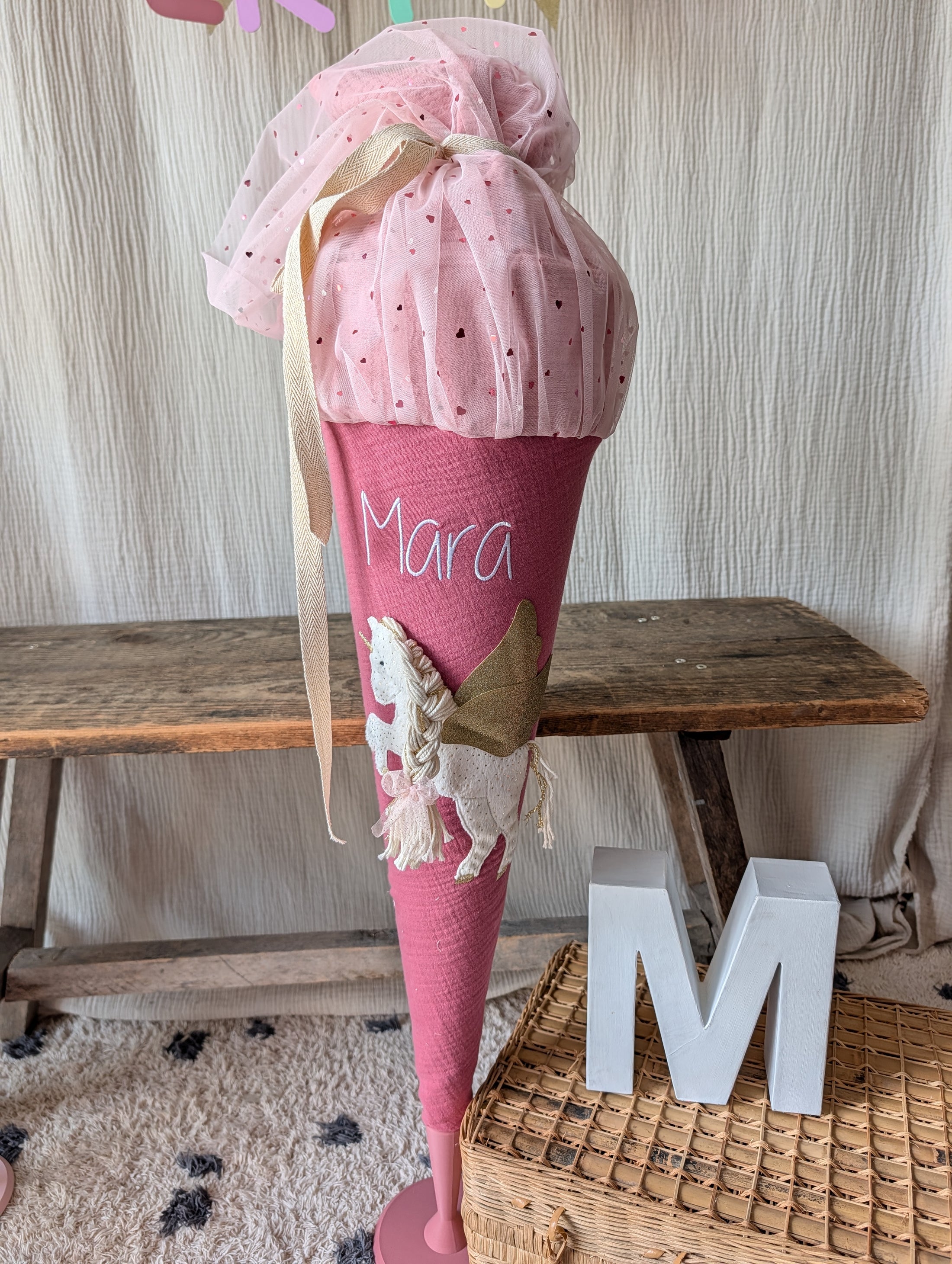 SALE% Schultüte Pegasus "Mara" | Helle Beere und Herzchentüll | mit Namensstickerei "Mara" und Schulkind 2026 Stickerei