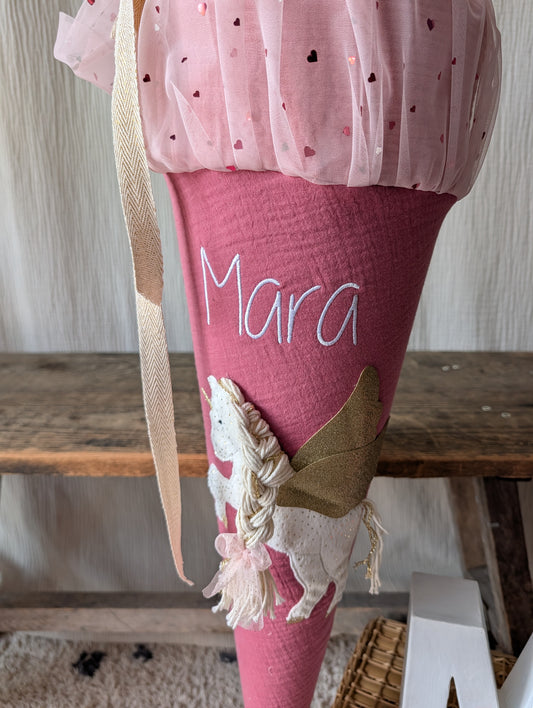 SALE% Schultüte Pegasus "Mara" | Helle Beere und Herzchentüll | mit Namensstickerei "Mara" und Schulkind 2026 Stickerei