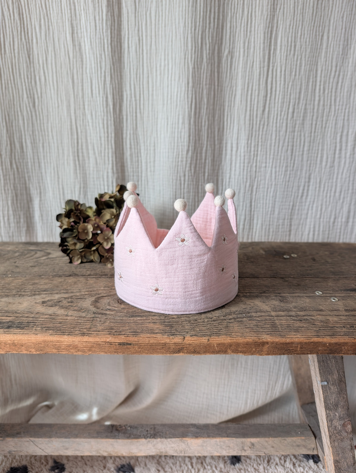 SALE% Geburtstagskrone Daisy Stickerei | Musselin Hellrosa