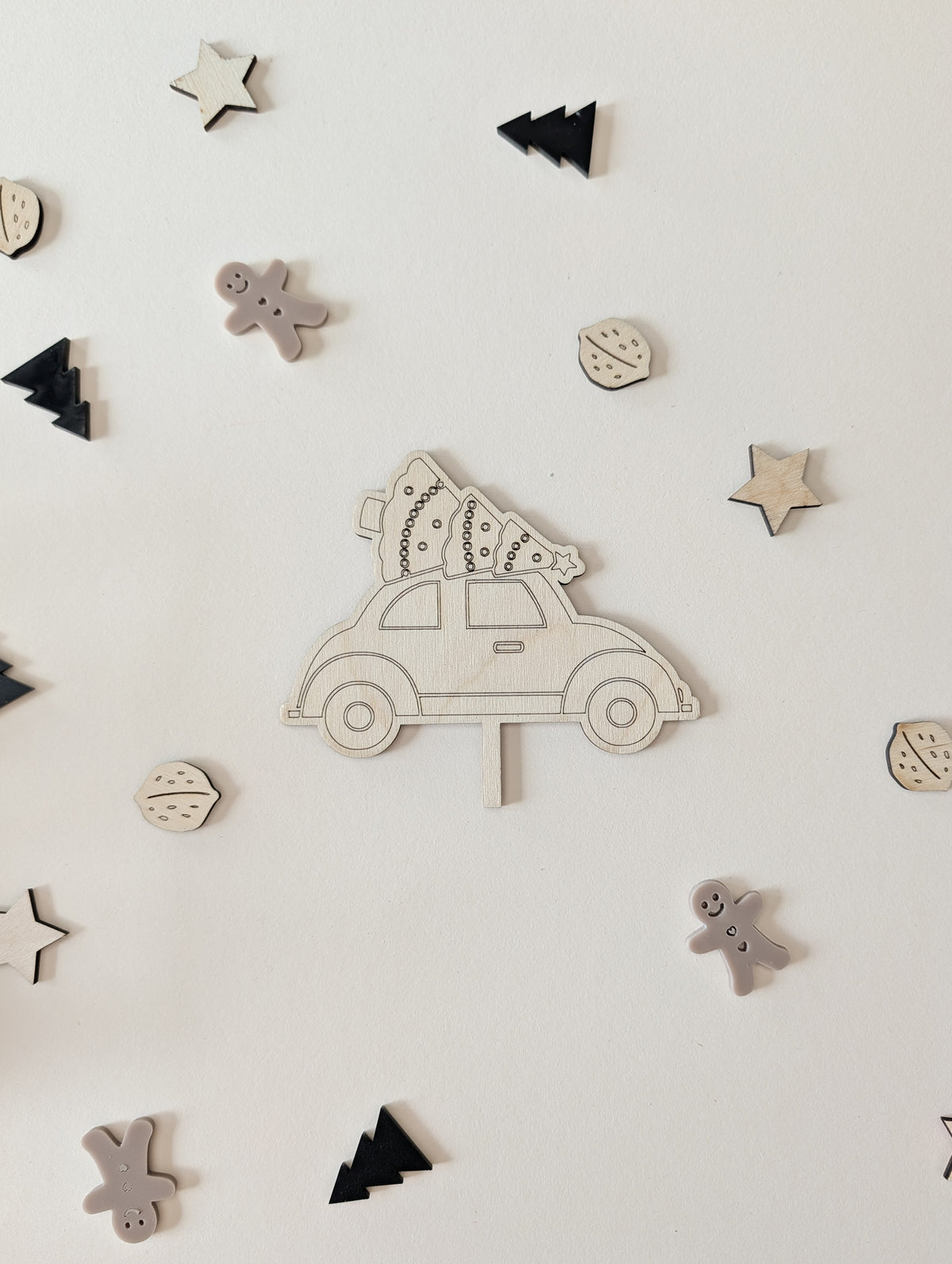 Motivstecker Weihnachtsauto mit Tannenbaum aus Holz | Tischdeko oder Cake Topper