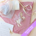 Bild in Galerie-Betrachter laden, DIY Set Schultüte Pegasus rosa | Schultüte mit Einhorn aus Kuschelfell zum Selber nähen
